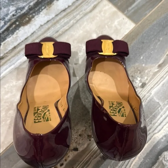 Salvatore Ferragamo Size 7.5 B Burgundy Patent Leather Pumps - Picture 10 of 17